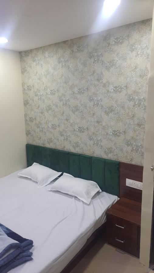 Green Leaf Hotel Удджайн Экстерьер фото