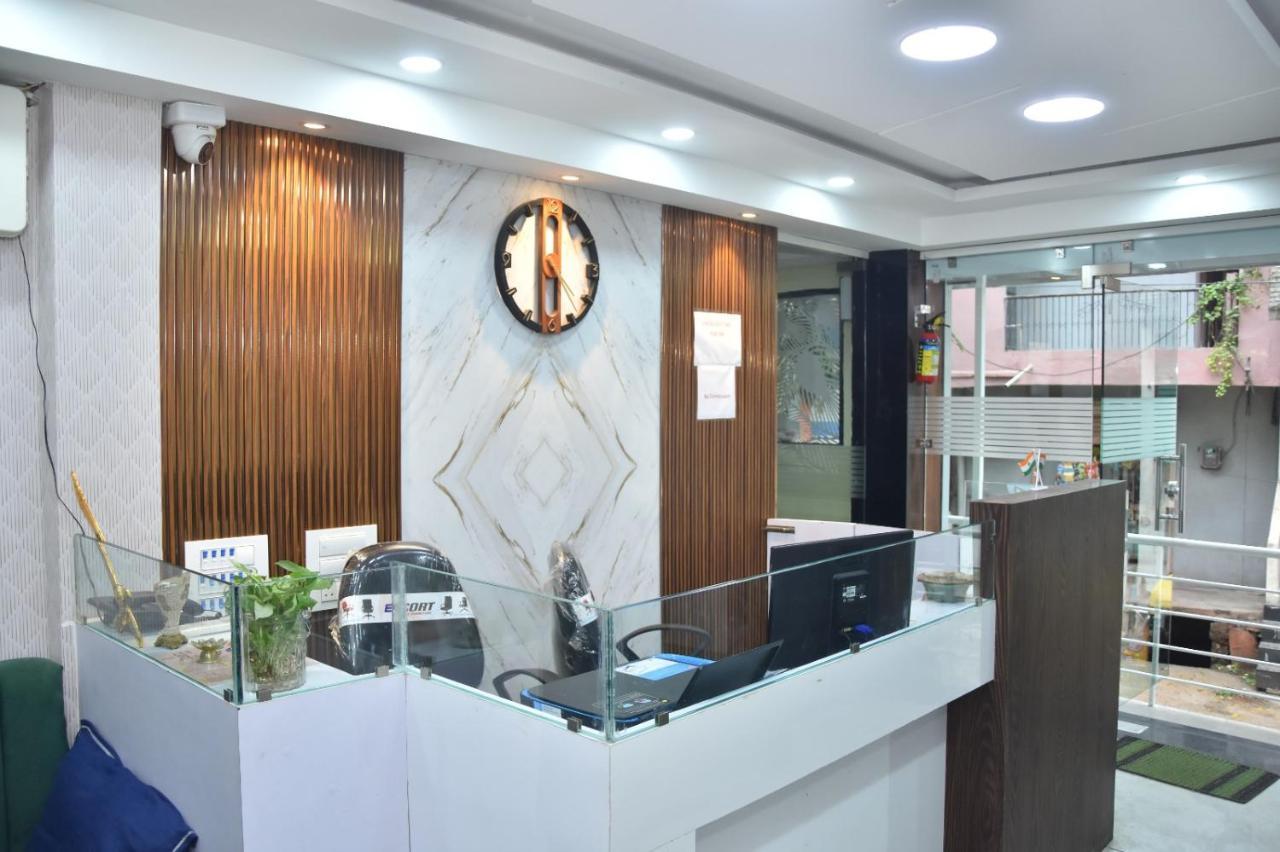 Green Leaf Hotel Удджайн Экстерьер фото