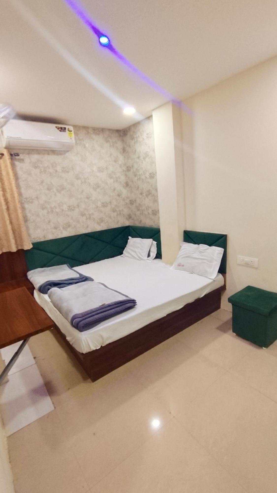 Green Leaf Hotel Удджайн Экстерьер фото