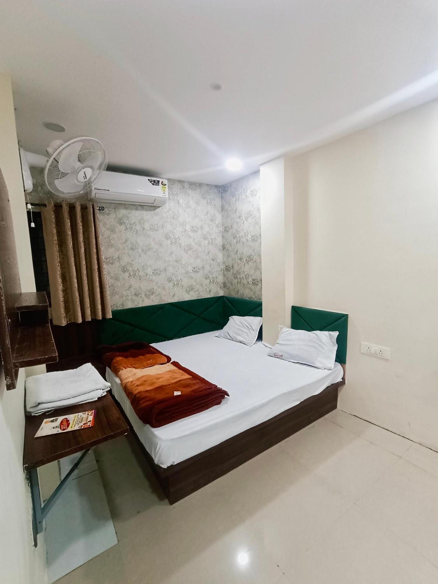 Green Leaf Hotel Удджайн Экстерьер фото