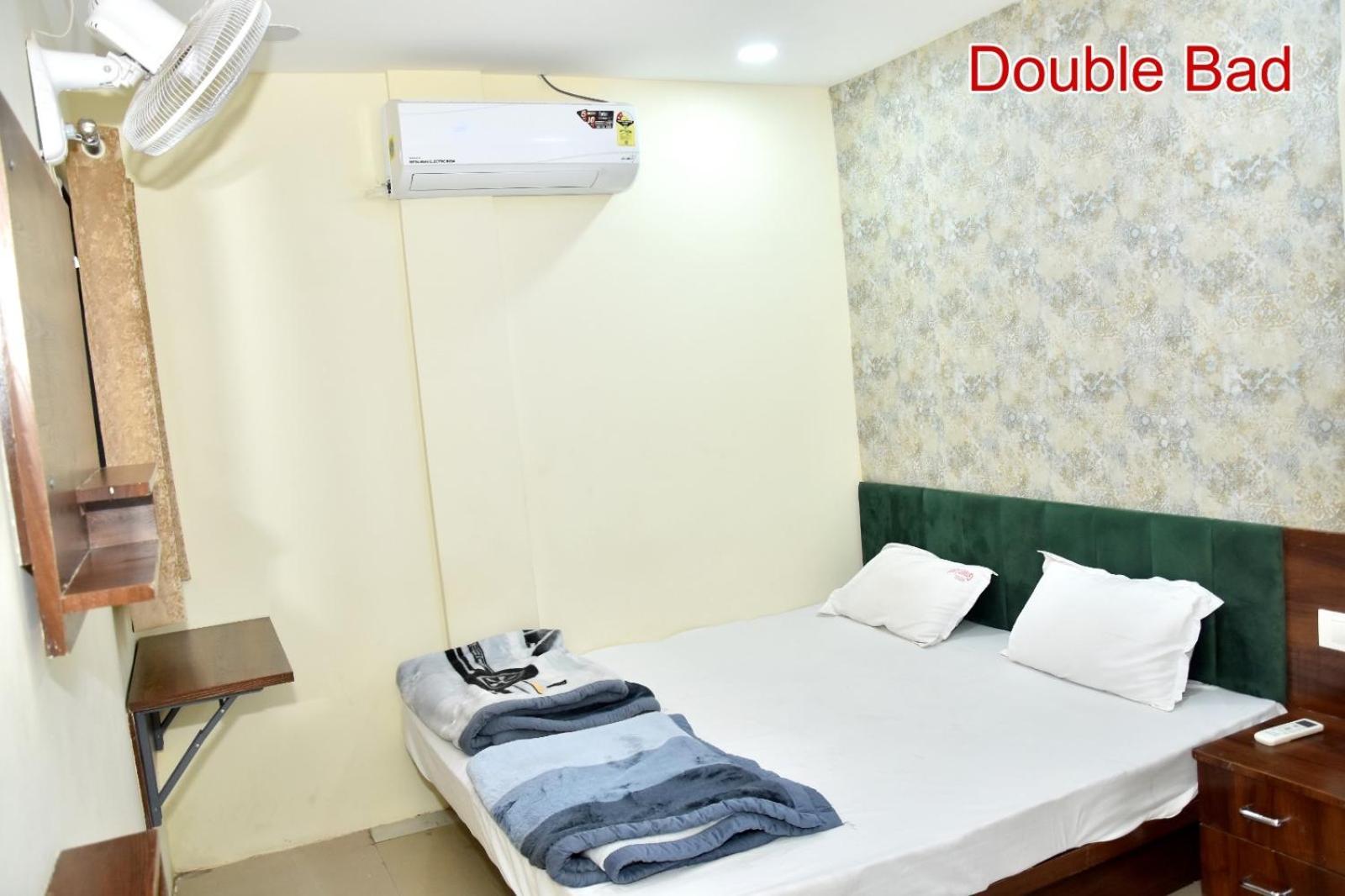 Green Leaf Hotel Удджайн Экстерьер фото