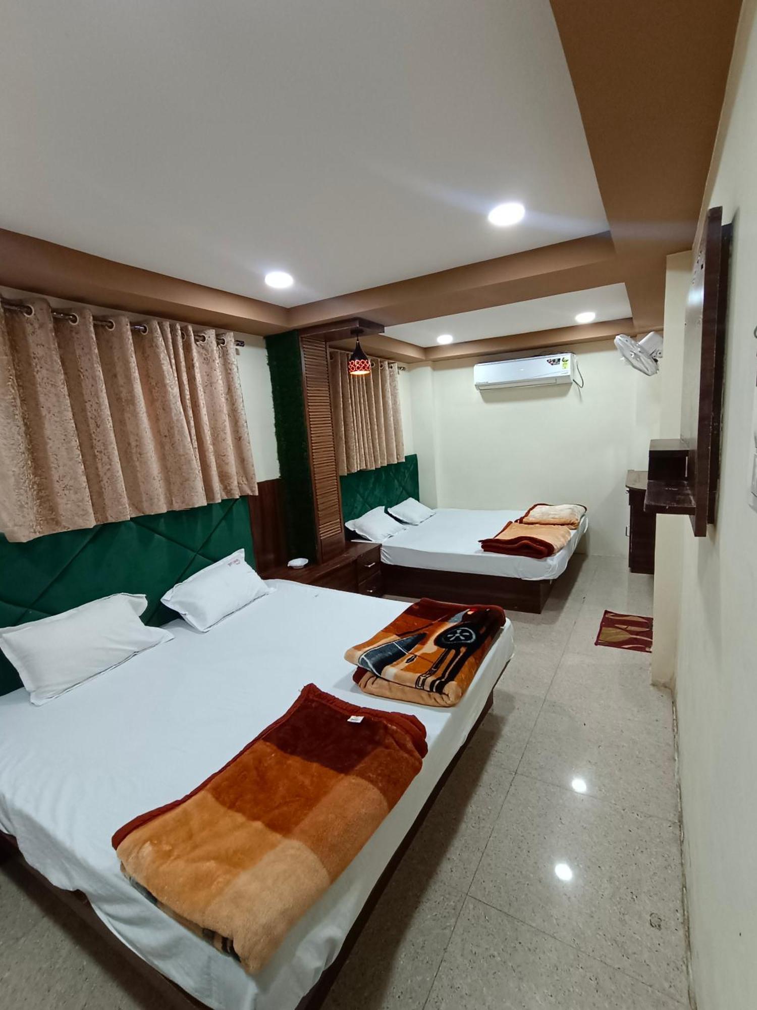 Green Leaf Hotel Удджайн Экстерьер фото