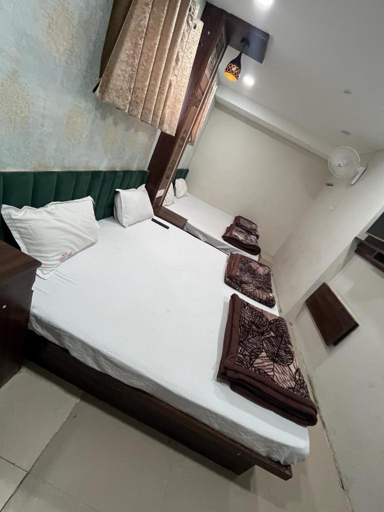Green Leaf Hotel Удджайн Экстерьер фото