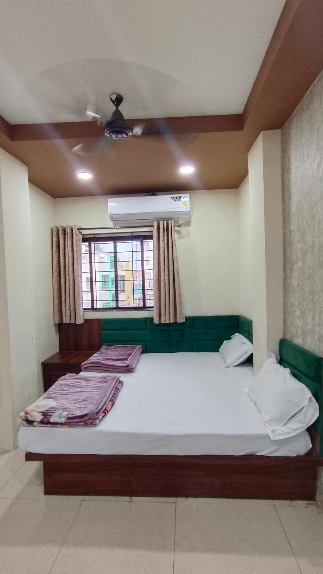 Green Leaf Hotel Удджайн Экстерьер фото