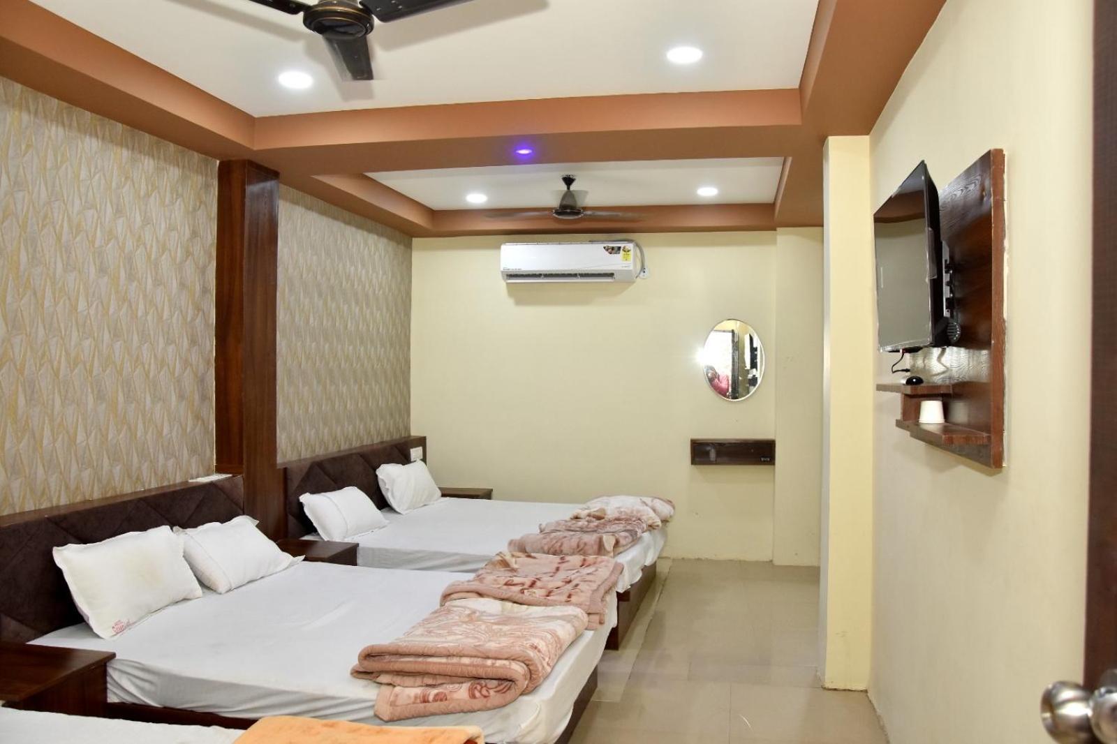 Green Leaf Hotel Удджайн Экстерьер фото