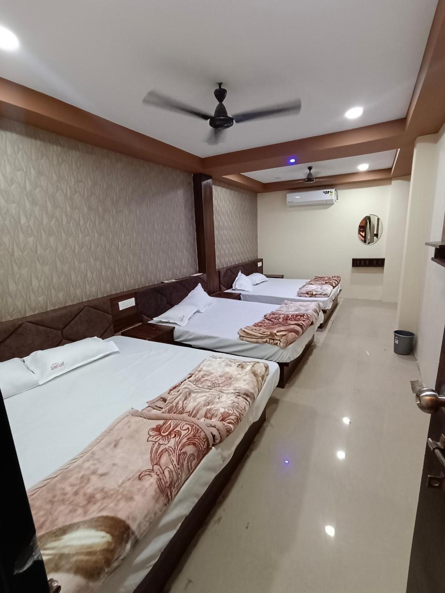 Green Leaf Hotel Удджайн Экстерьер фото