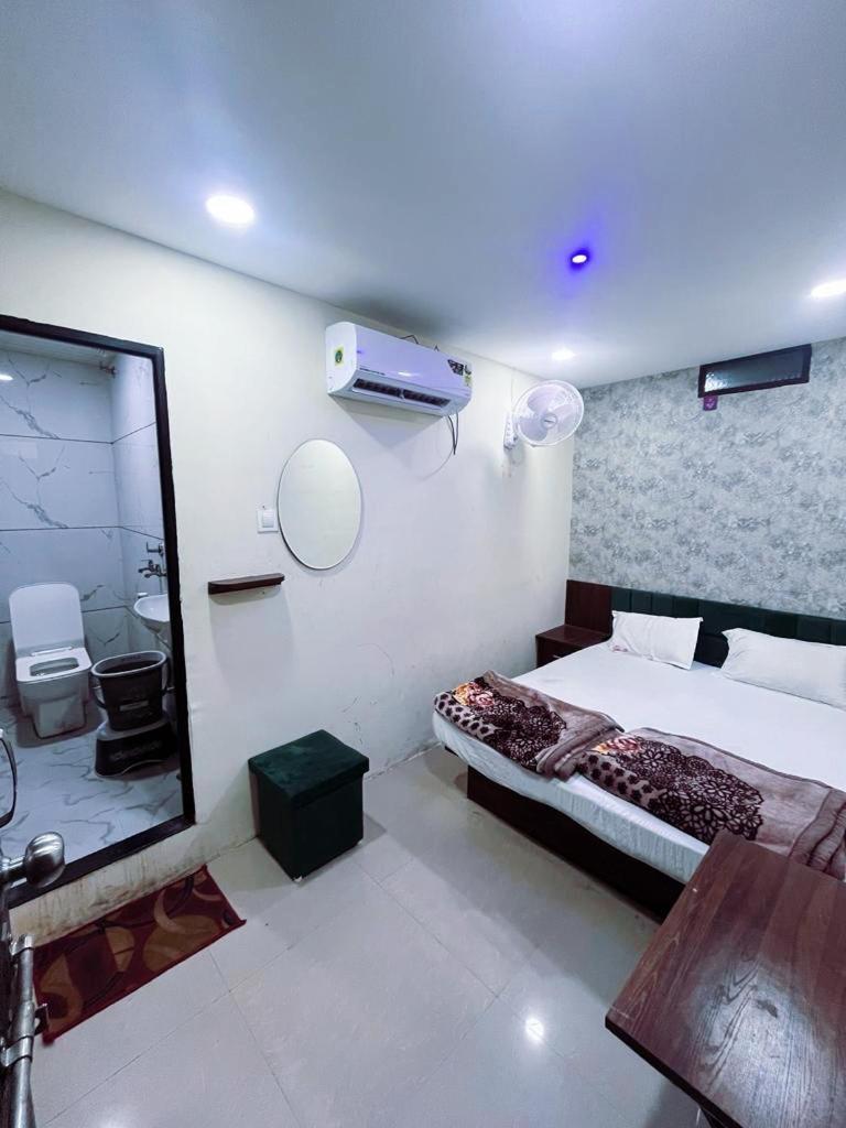 Green Leaf Hotel Удджайн Экстерьер фото