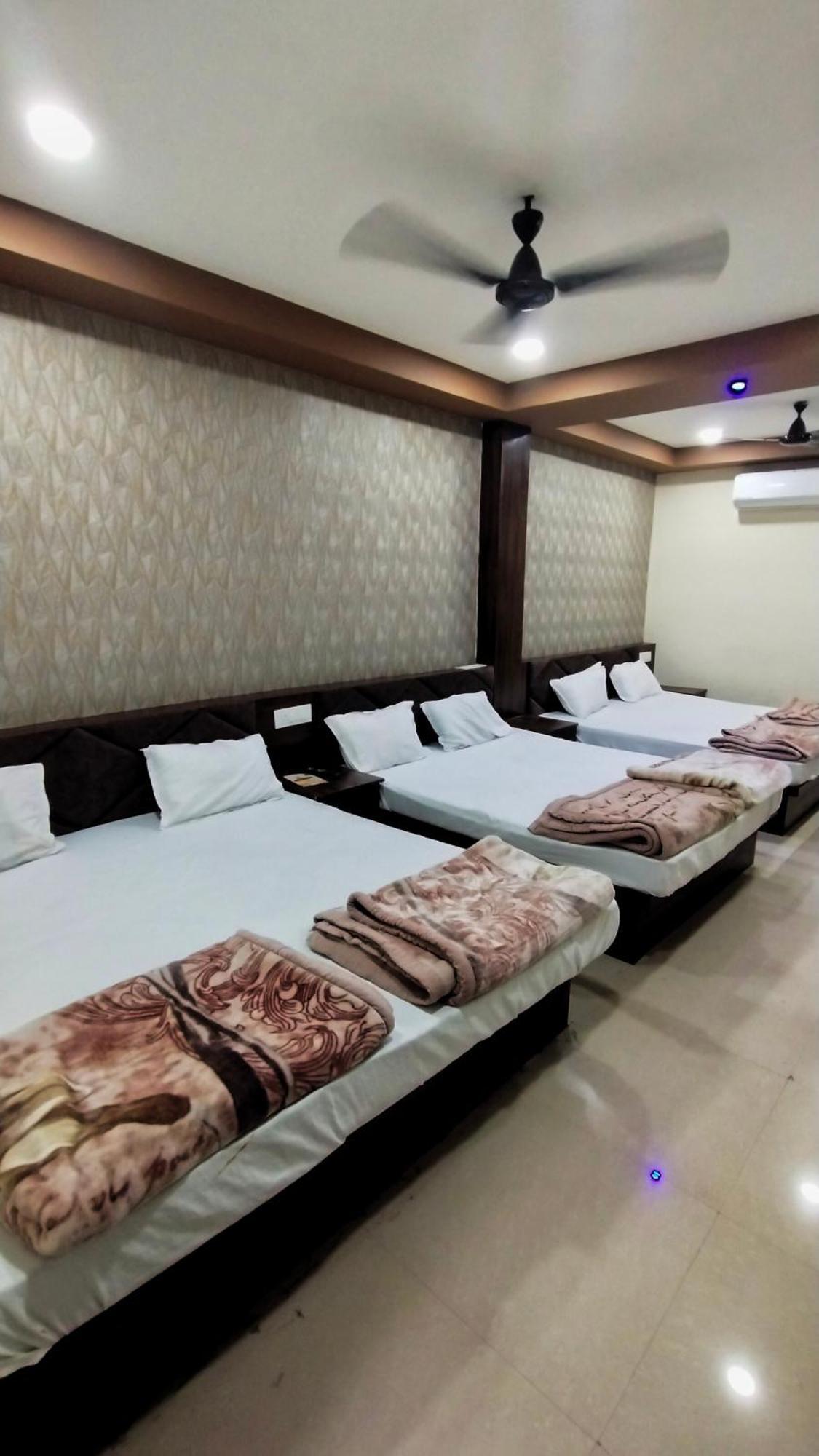 Green Leaf Hotel Удджайн Экстерьер фото