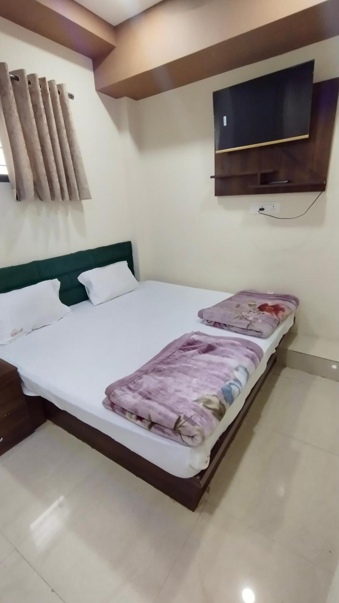 Green Leaf Hotel Удджайн Экстерьер фото