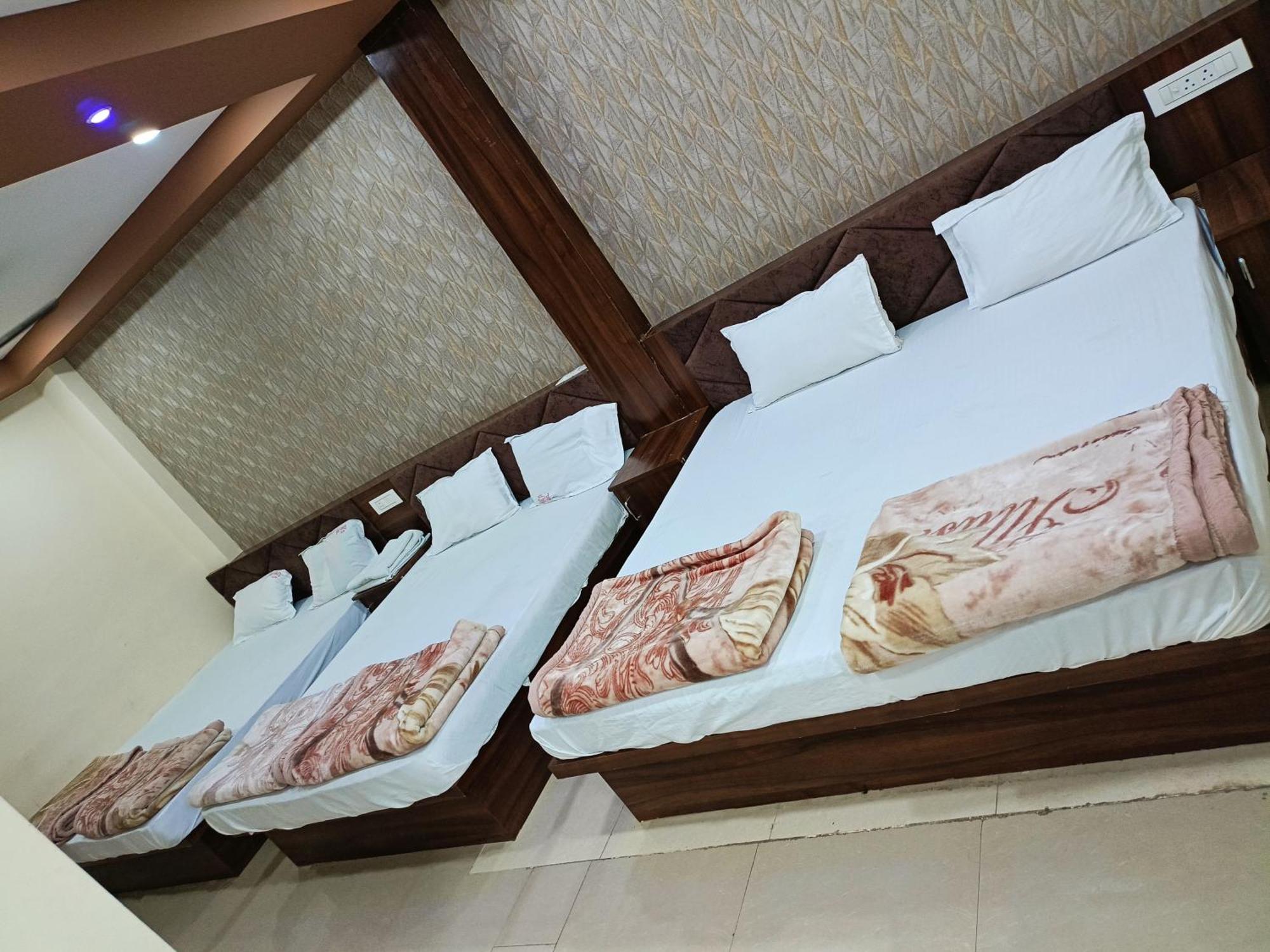 Green Leaf Hotel Удджайн Экстерьер фото